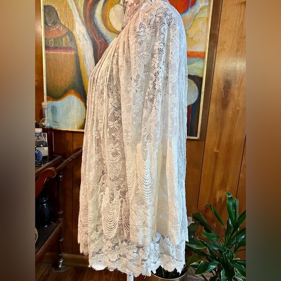 🛍️V. CHRISTINA Cream lace long sleeve blouse size L. - Picture 11 of 12